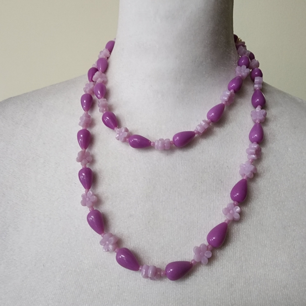 Vintage Long Purple Plastic Teardrop And Flower Beaded String Necklace